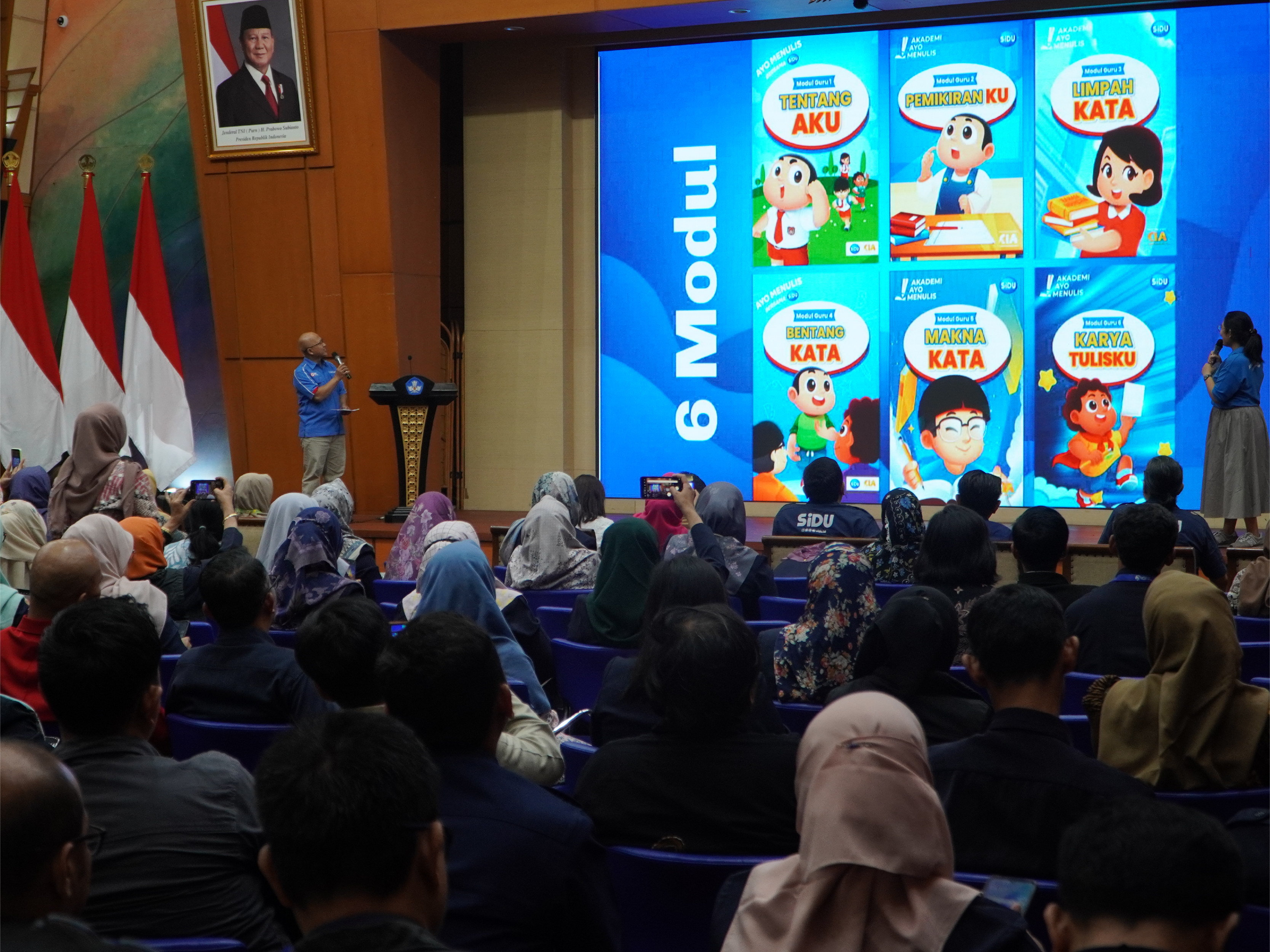 Peluncurkan Akademi Ayo Menulis